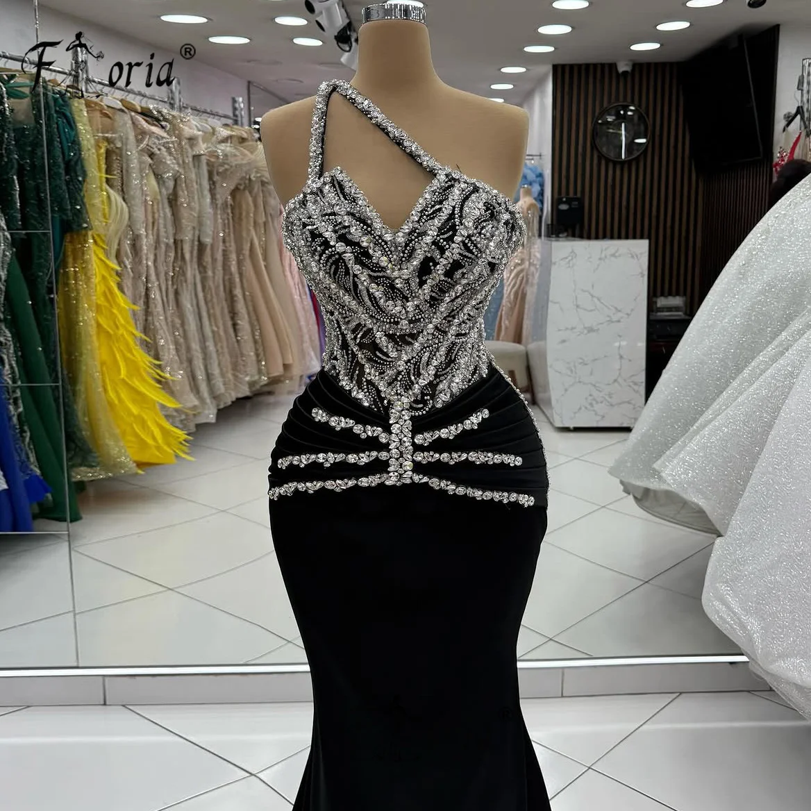 Elegant Black Across Heckline Mermaid Party Dress Major Silver Crystal Evening Prom Event Dresses Sexy Customized Cocktail Dress