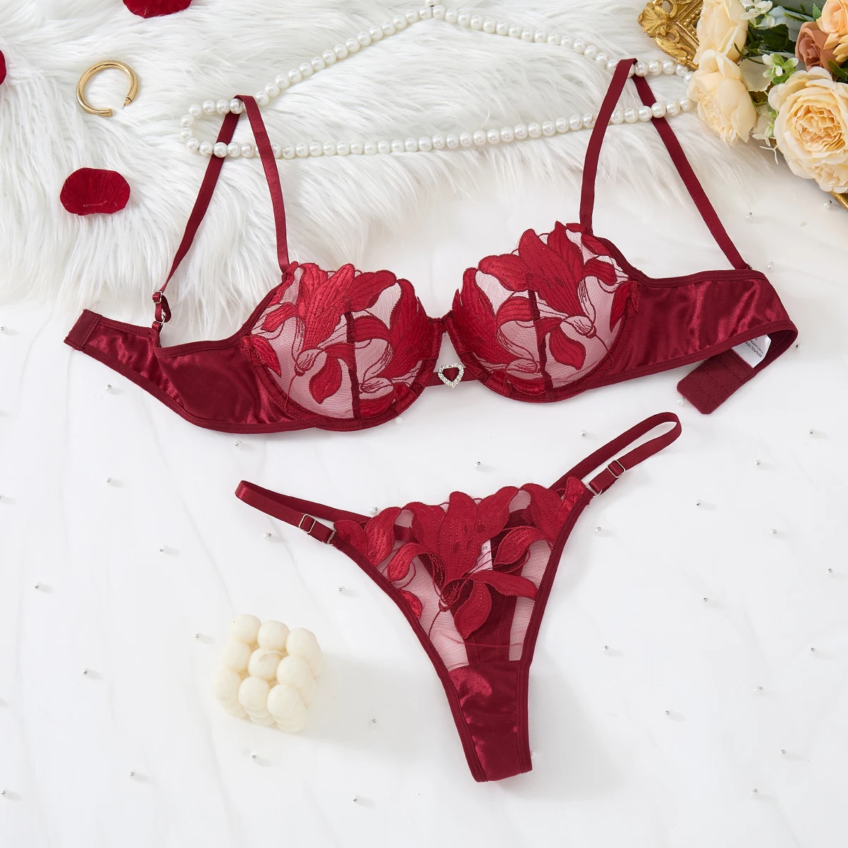 Koffiekleurige pyjamaset met geborduurde print - Een set met een bloemmotief geschikt voor dames, een sexy bh ZA824031