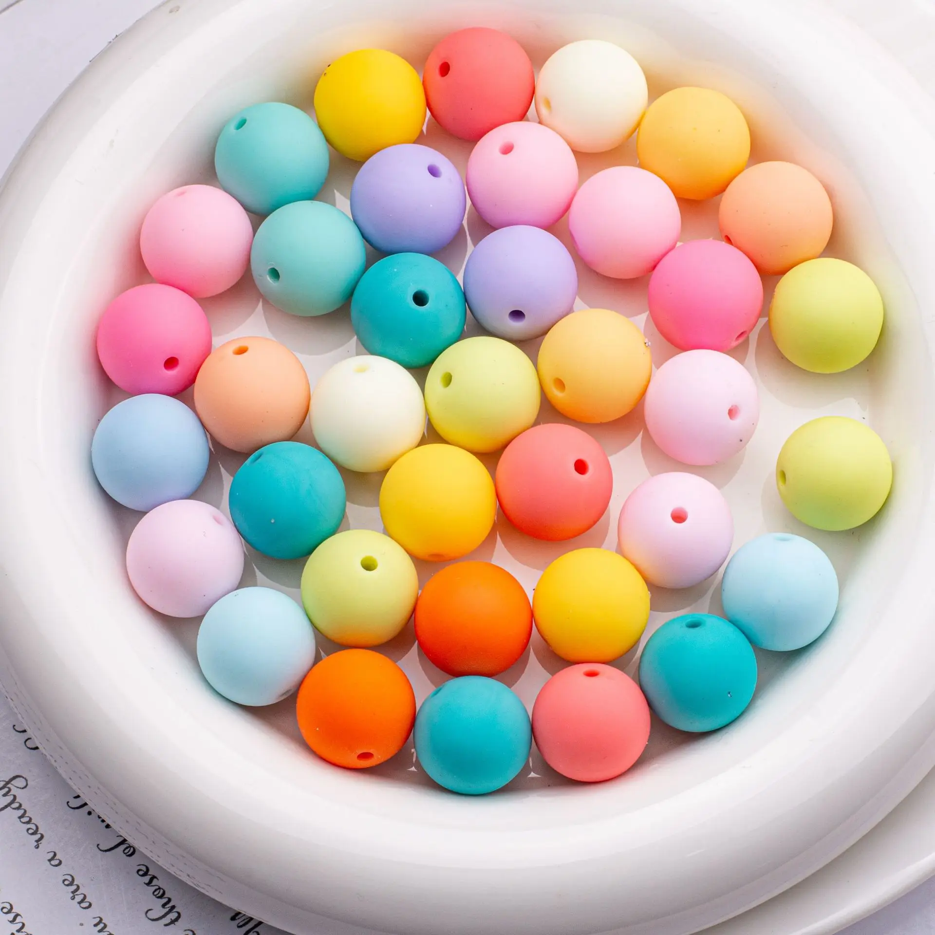 

Wholesale 200pcs 16mm Bright Rubber Solid Colors Round Gumball Acrylic Jewelry Beads Orfnament Accessory Material Necklace DIY