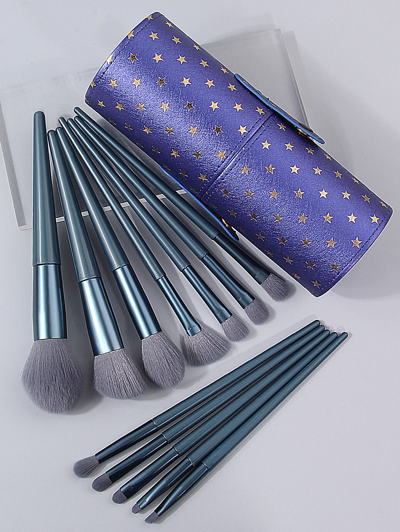 12 essential Morandi blue makeup brushes for travel makeup + storage bucket, soft bristle ultra-portable blush/eyeshadow brushes