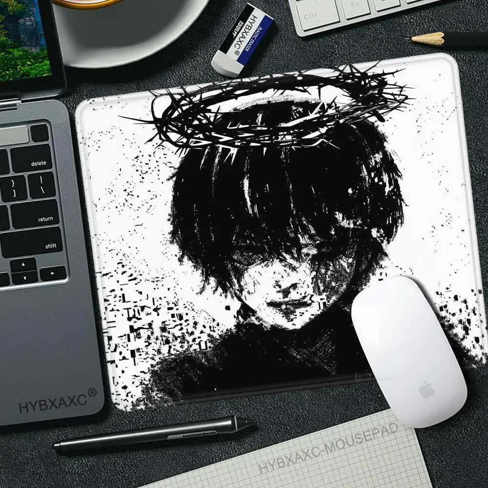

Black and White Anime Esports Mouse Pad FPS Smooth Gaming Mousepad Japan Comic Non-slip Gaming Desk Mat Gfits Custom Accessories
