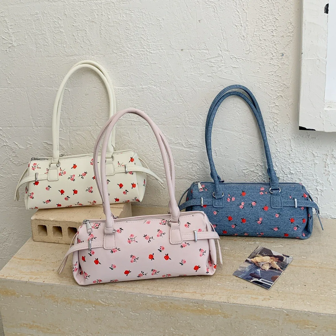 borsa-a-tracolla-da-donna-con-stampa-floreale-e-cintura-decorativa-borsa-tote-elegante-e-versatile-borsa-a-spalla-trendy-per-l'estate-2026