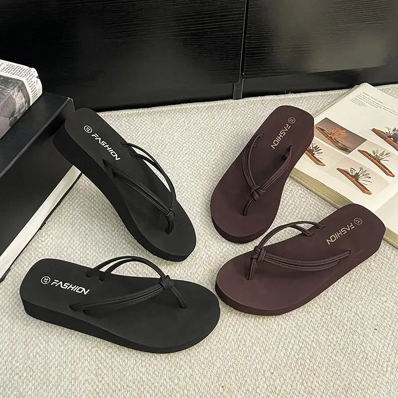 Leichte EVA-Keilabsatz-Flip-Flops für Damen – Sommer 2026 – Lässige Strandpantoletten mit dicker Sohle – Damen-Plateau-Zehenstegsandalen – Detail 3