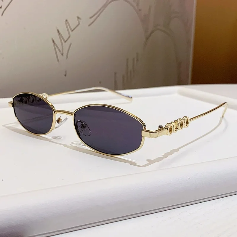 Oculos-de-sol-metalicos-ovais-estreitos-2026-com-hastes-de-letras-uv400-unissex-y2k-Oculos-de-sol-modernos-para-estilo-urbano-e-uso-diario