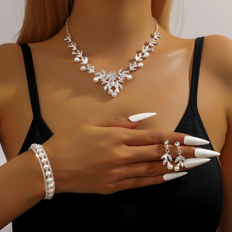 

European and American Hot-Selling Retro Versatile Women's Collarbone Chain Elegant Leaf Flower Imitation Pearl Beaded Necklace E