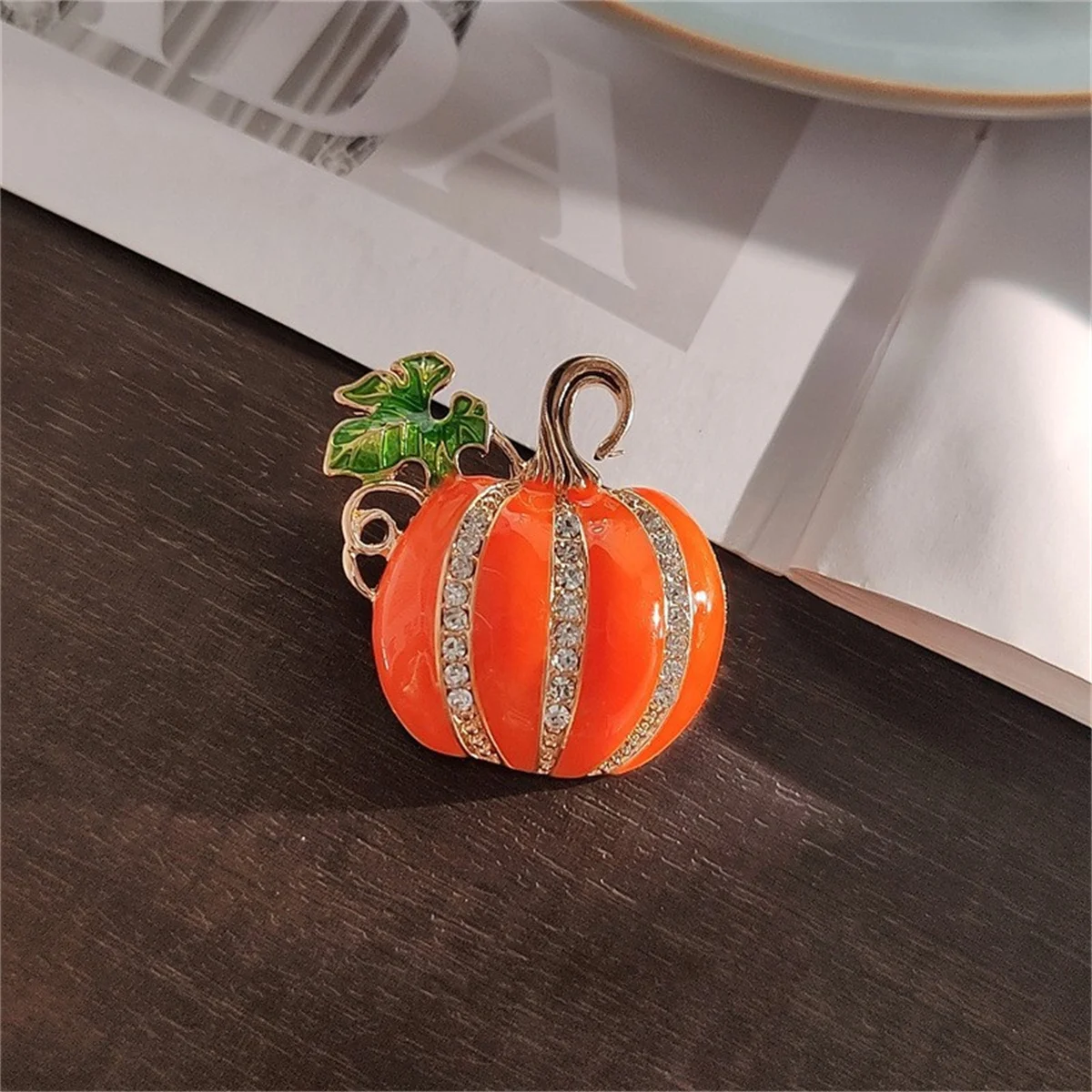 Rinhoo Green Leaf Enamel Pumpkin Brooches For Women Men Vintage Ghost Skull Witch Hat Pumpkin Pins Plant Badge Halloween Jewelry