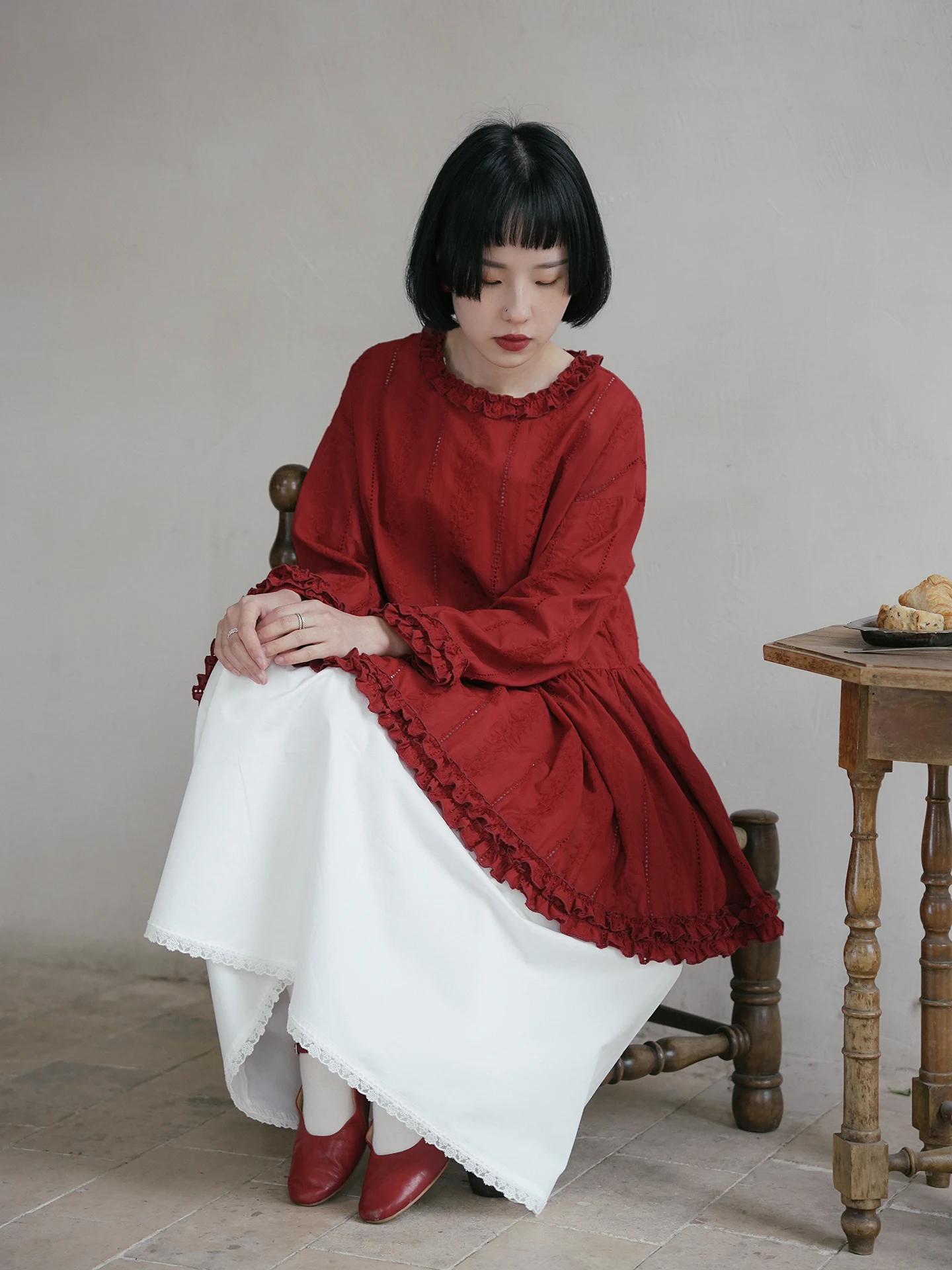 

Classical Sle Floral Embroidery Cotton Long Sve Loose Fit round Ne Hollow out irt Women's Spring New Red irt