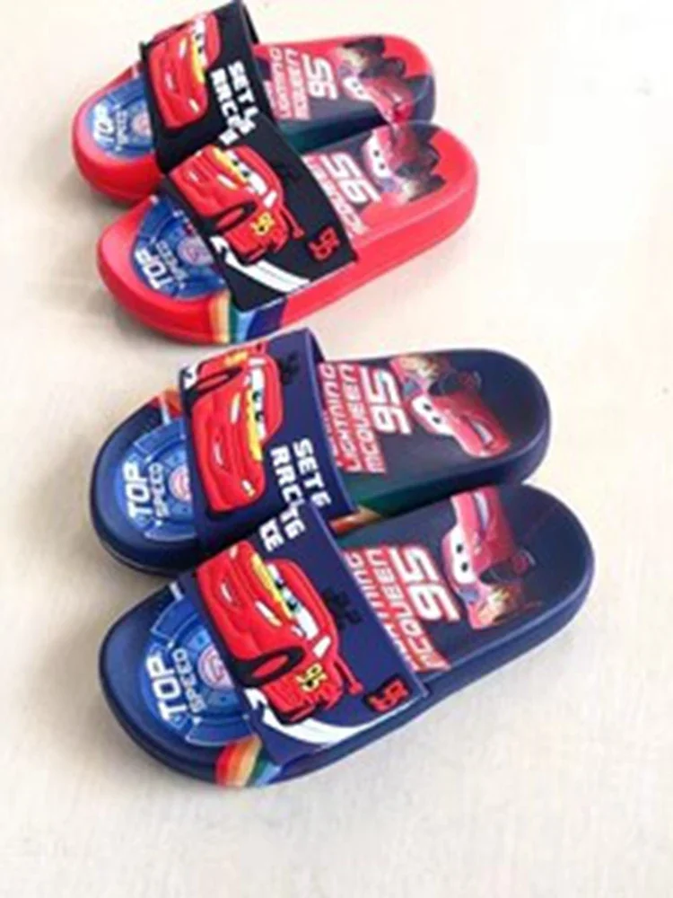 Zapatillas de playa con estampado de dibujos animados Lightning McQueen Cars 95, chanclas para niños y niñas, zapatos bonitos y suaves para interiores 26-35