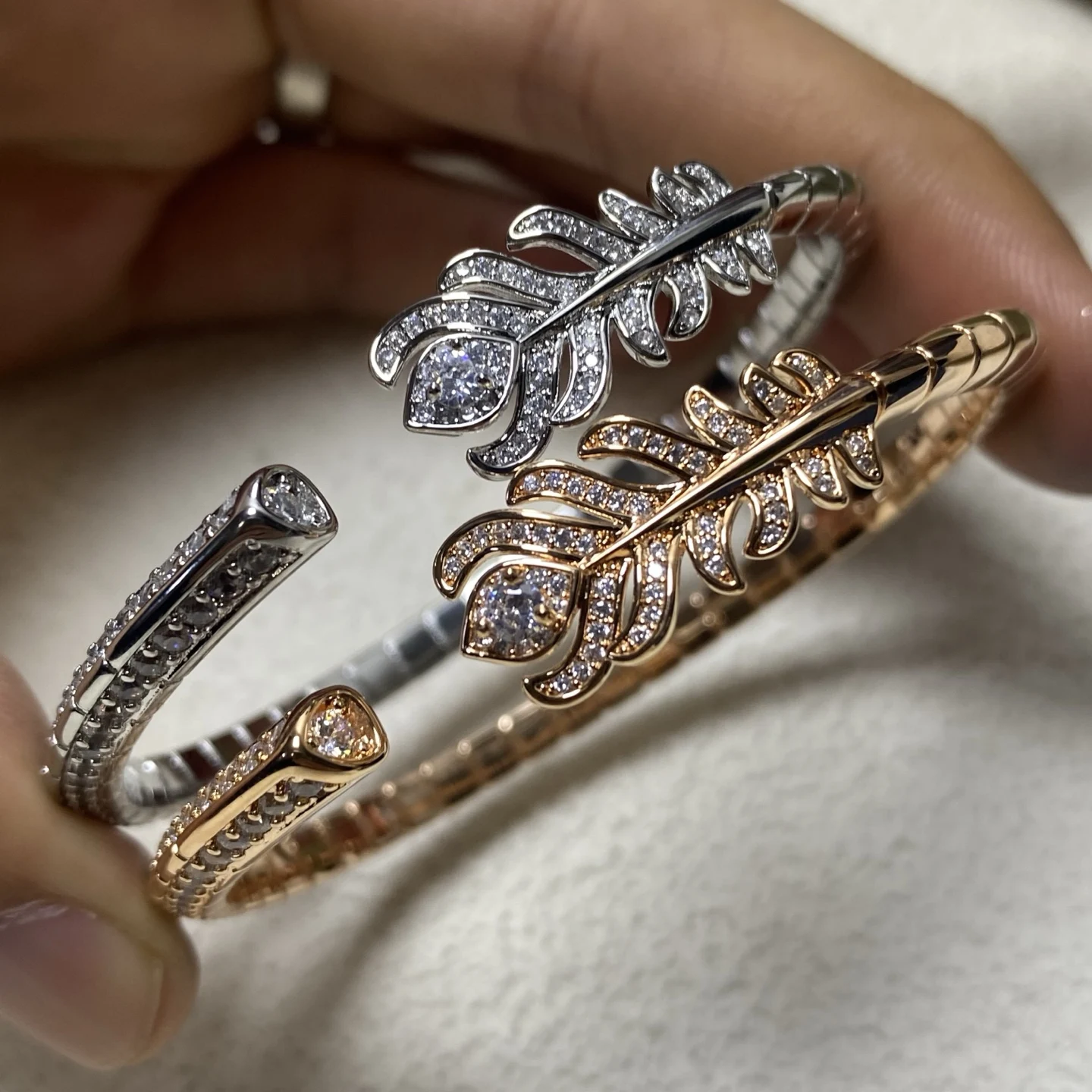 

2025 new full drill feather bracelet unique simple light luxury niche bracelet for women's exquisite high-quality jewelry gifts