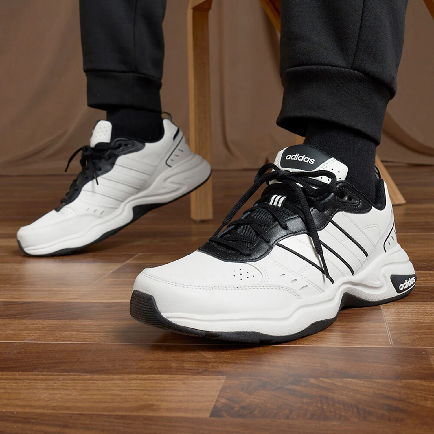 

Adidas genuine STRUTTER Unisex Retro Dad Shoes ID3568