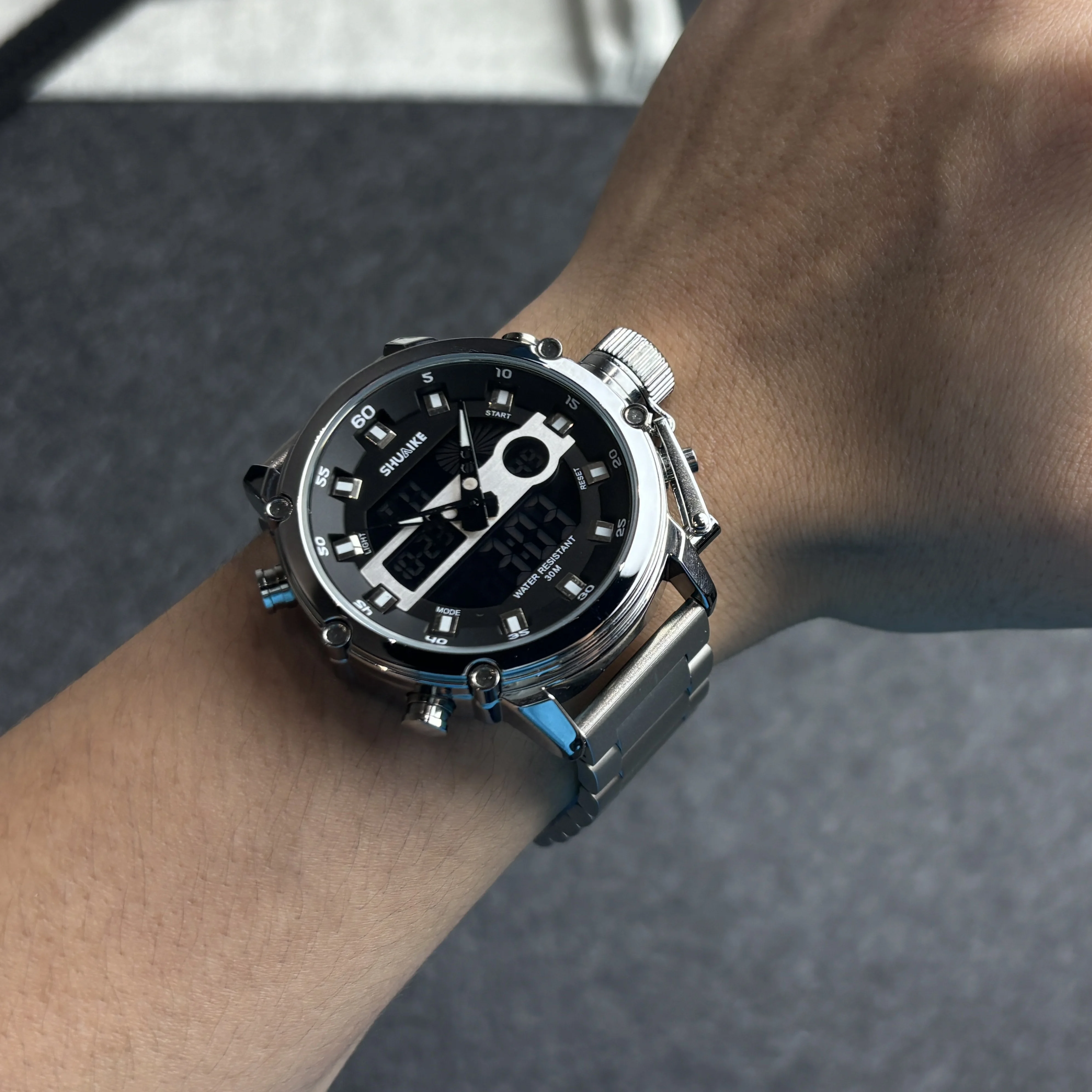 Orologi da uomo d'affari Orologi in lega da uomo di moda di lusso Orologi impermeabili multifunzionali Orologi digitali al quarzo con doppio display