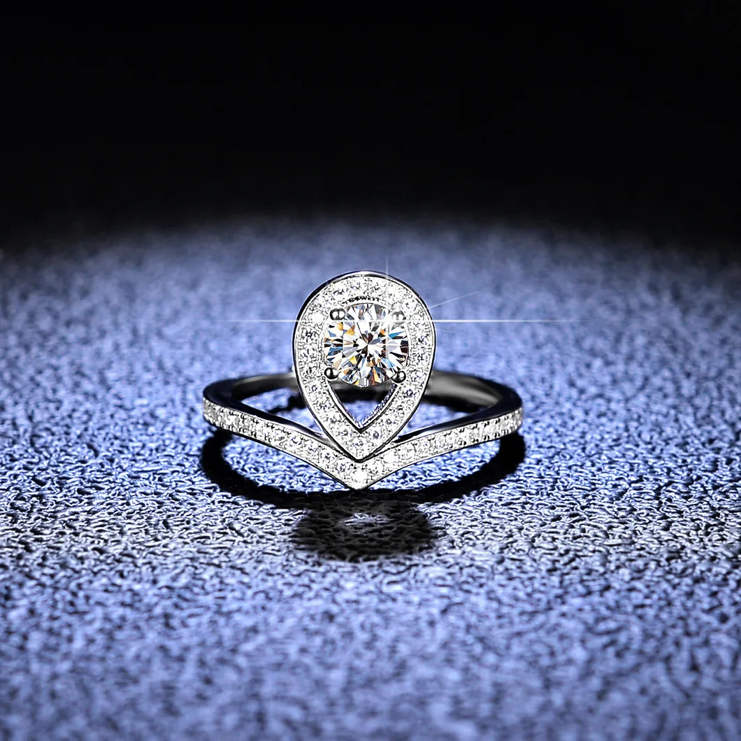 

18K Gold Inlaid Moissanite Diamond Ring, Women's Ring, Princess Crown Diamond Ring, Try Which Classic Platinum PT950 Accessory