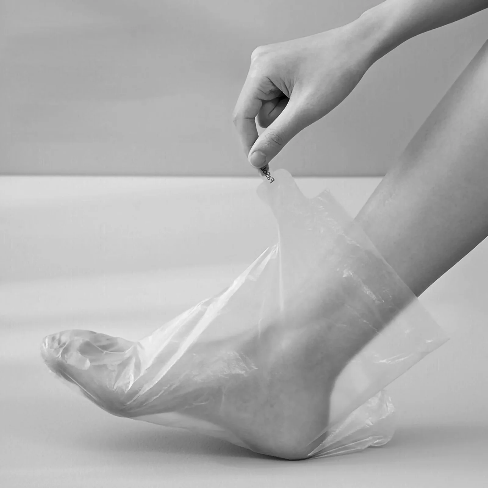 200Pcs Transparent Disposable Foot Mask Covers Foot for Moisturizing Dry Cracked Skin Soak Treatment