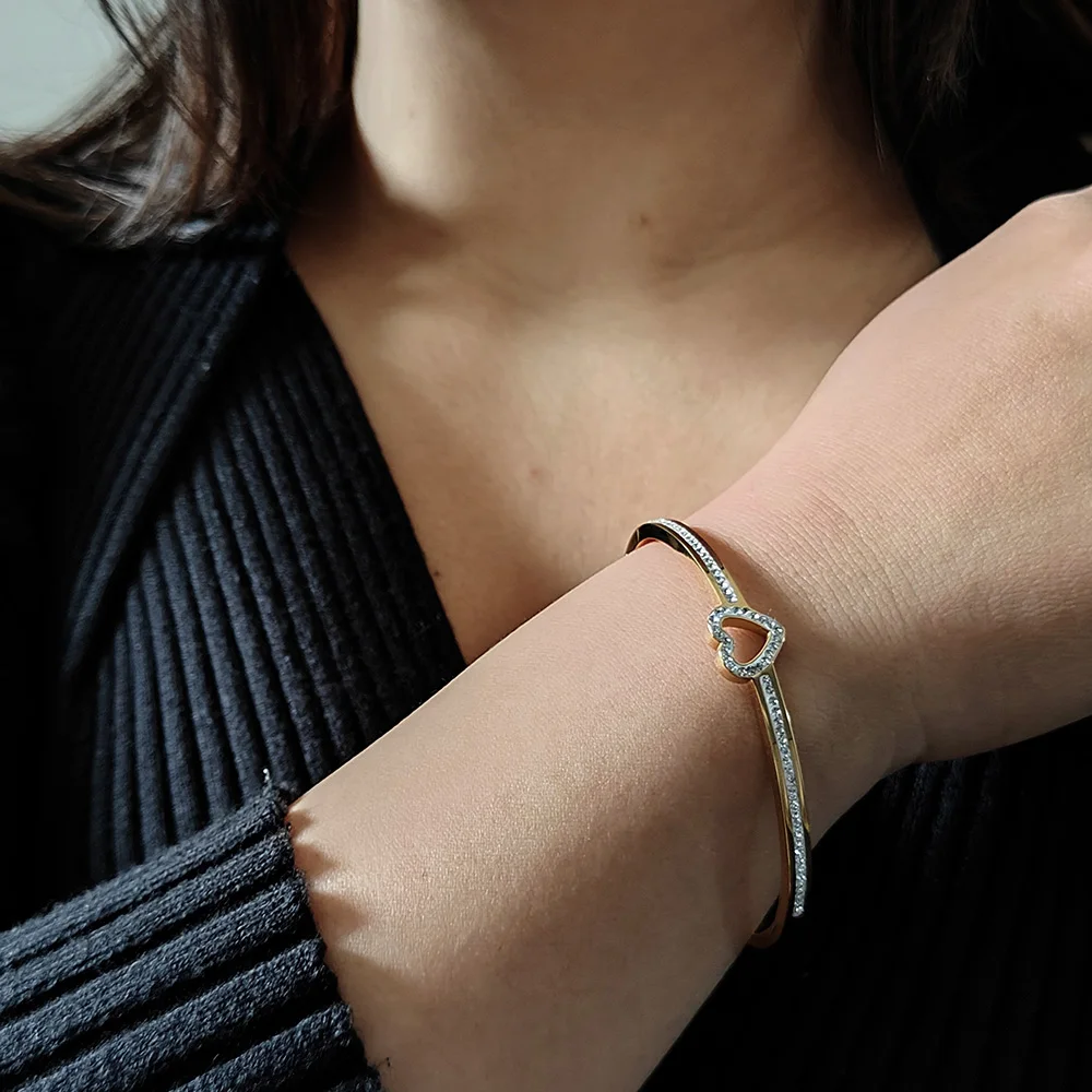 

Hollow heart-shaped diamond-shaped women's 18K bracelet, fashionable stainless steel bracelet, birthday gift for girlfriend