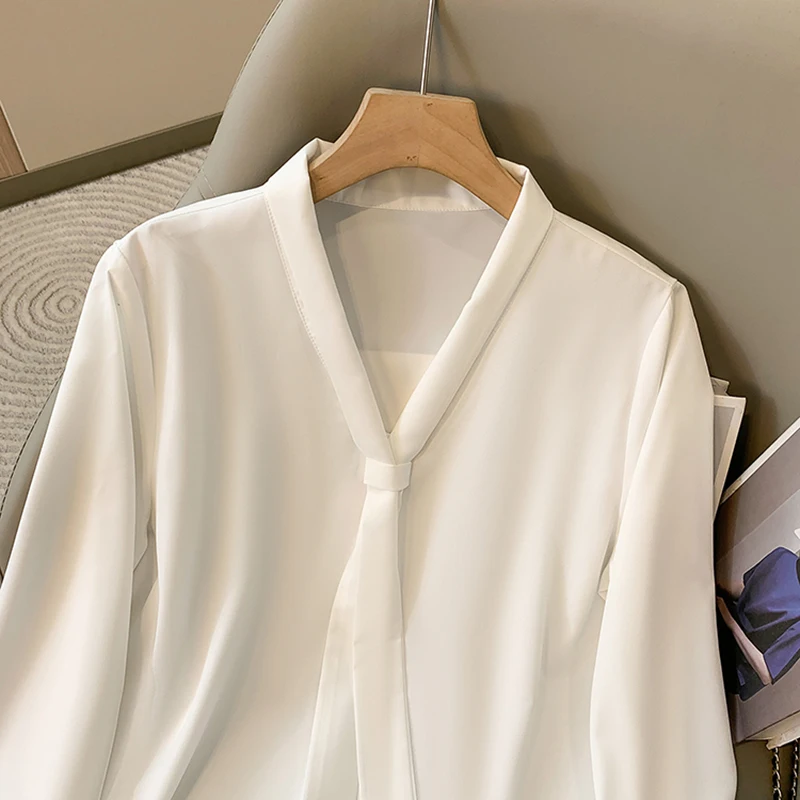 حجم كبير قميص شيفون بلوزة المرأة ربيع 2025 جديد طويل الأكمام سيدة مكتب أسود أو أبيض قميص المرأة حجم كبير L-4XL