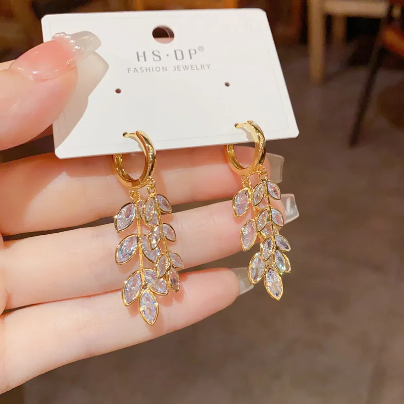 Korean Style Light Luxury Wheat Ear Zircon Tassel Niche Design Fashionable and High-end Earrings for Women.