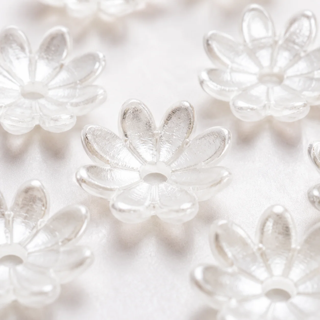 50Pcs/Lot 10mm Eight Petal Flower Beads Imitation Pearl Floral Spacer Beads For DIY Earrings Bracelet Jewelry Making Accessories