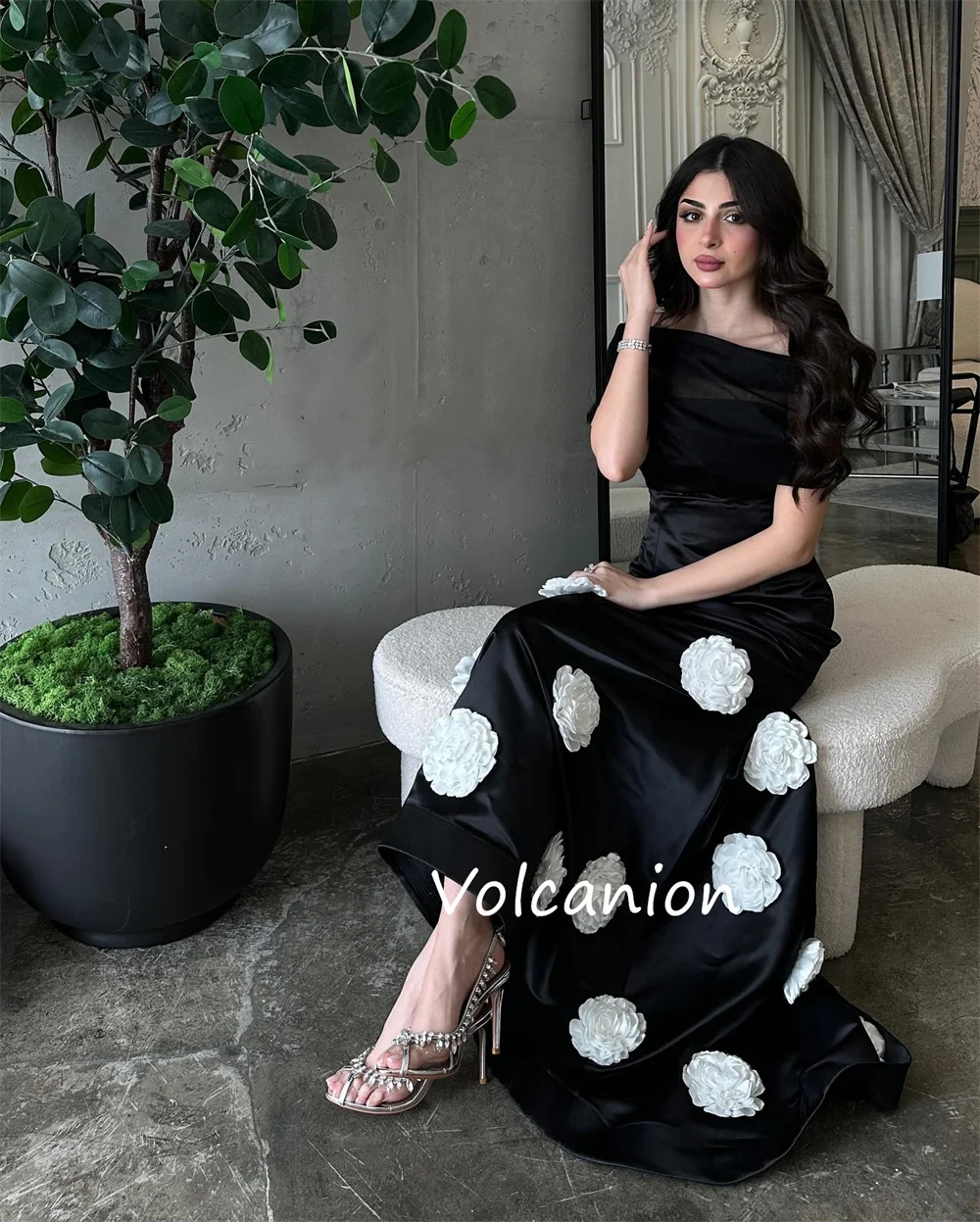 맞춤형 중국 스타일 아플리케 플리츠 A 라인 오프 숄더 롱 드레스 맞춤형 행사 패션