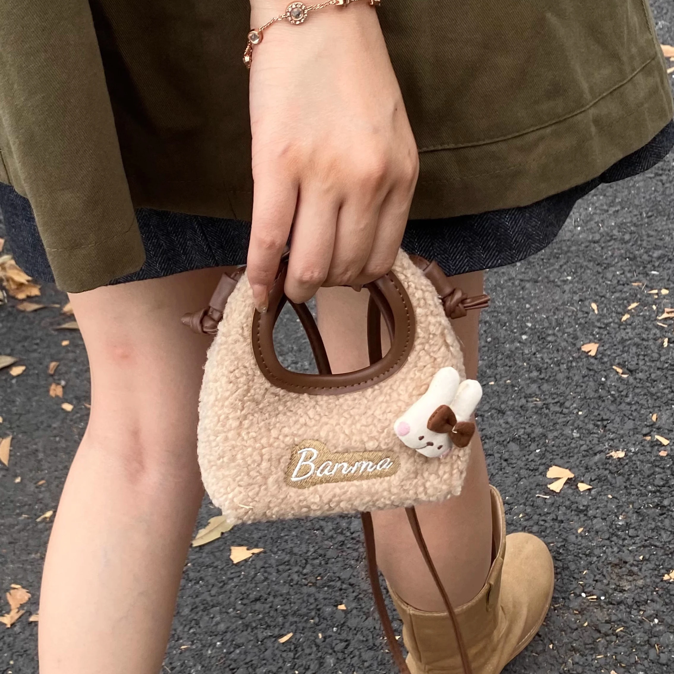 

Fluffy Mini Handbags Embroidery Cute Letters Print Rabbit Appliques Fleece Crossbody Bag Casual Female Lipstic Messenger Packs