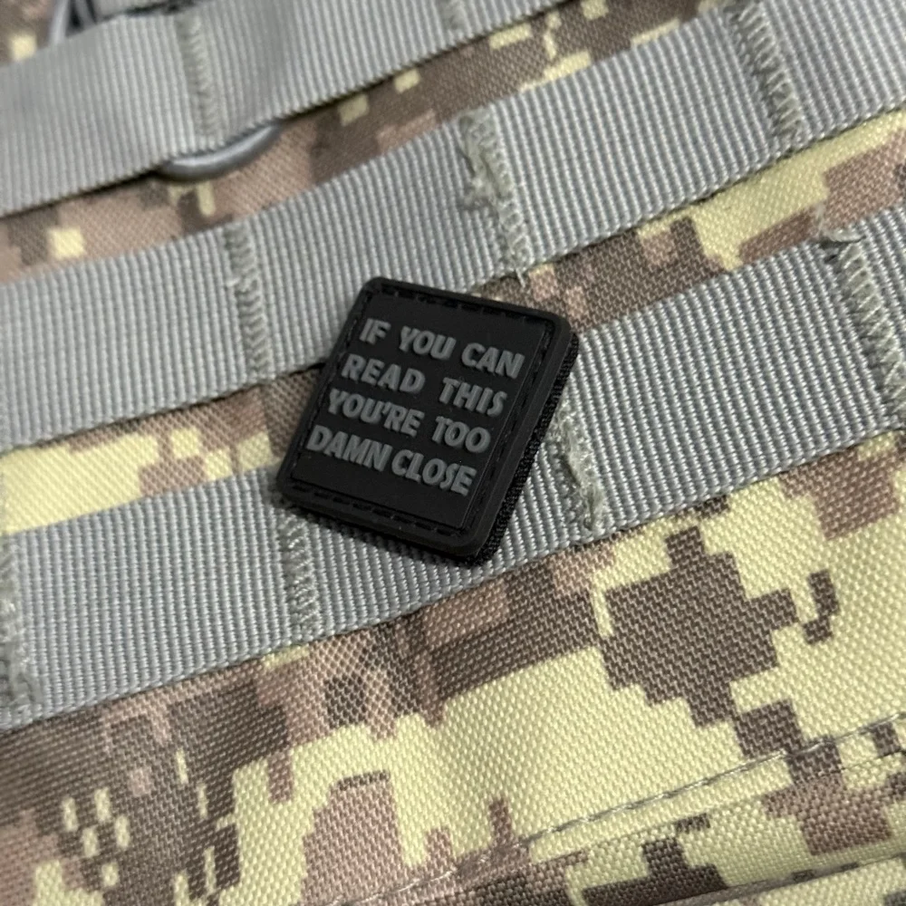 Parche táctico PVC para mochila If You Can Read Too Close - imagen 5