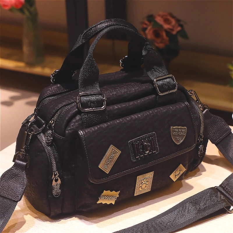 

2025 new fashion versatile shoulder messenger bag high-end niche design handbag commute