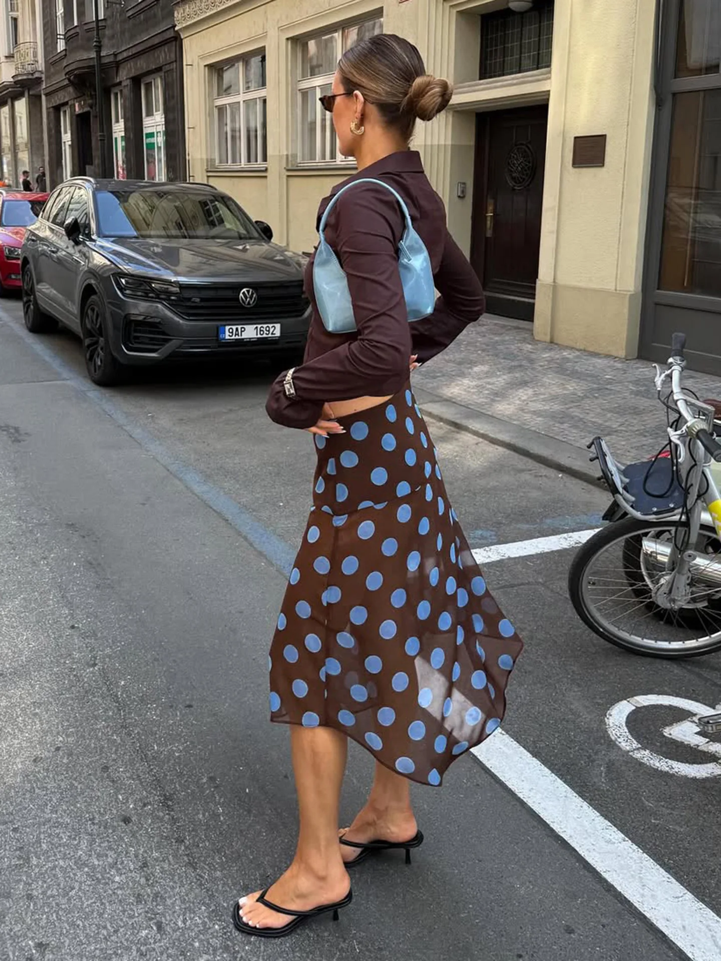 Ensemble haut col licou à pois pour femmes, dos nu, haut sans manches, Mini jupe fluide, costume élégant d'été, ensembles de mode pour dames, 2025