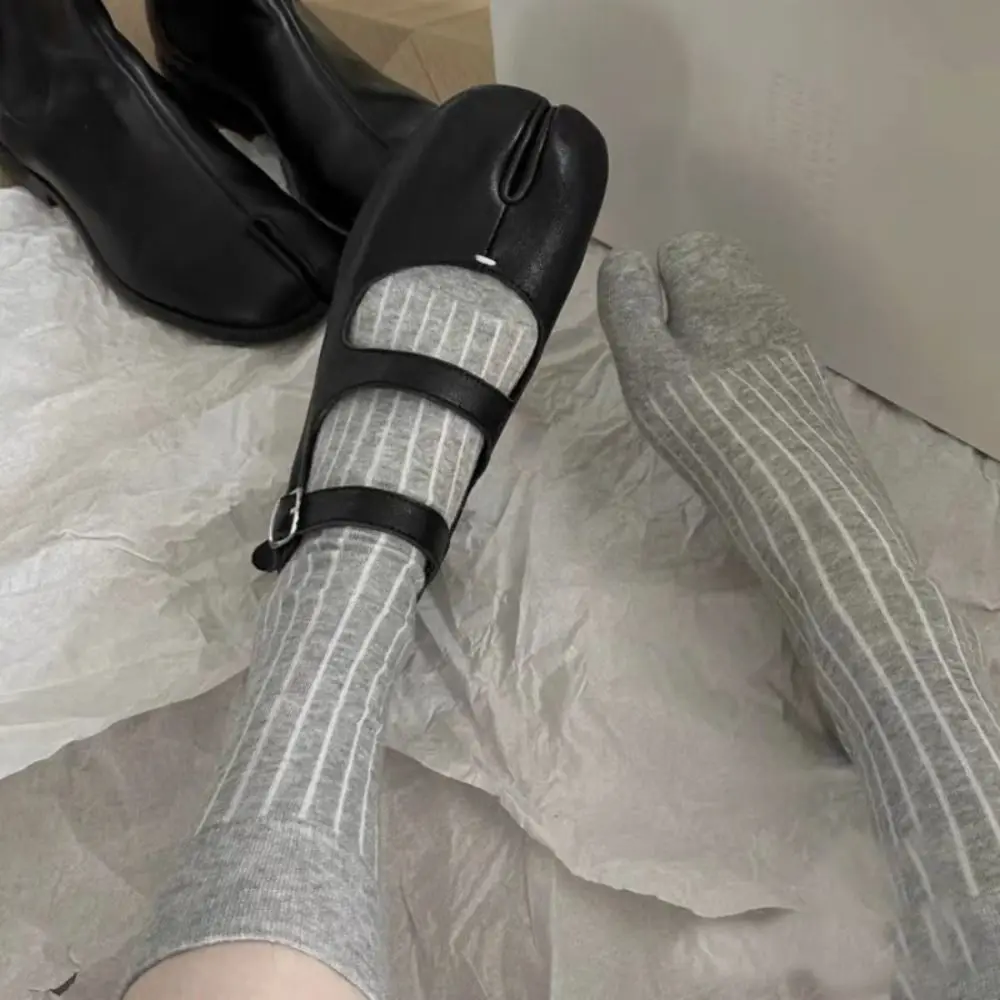 Calcetines de algodón peinado con punta dividida para mujer, medias cómodas a rayas de Color sólido, suaves, de dos dedos, estilo Harajuku japonés, Tabi Sox de alta calidad