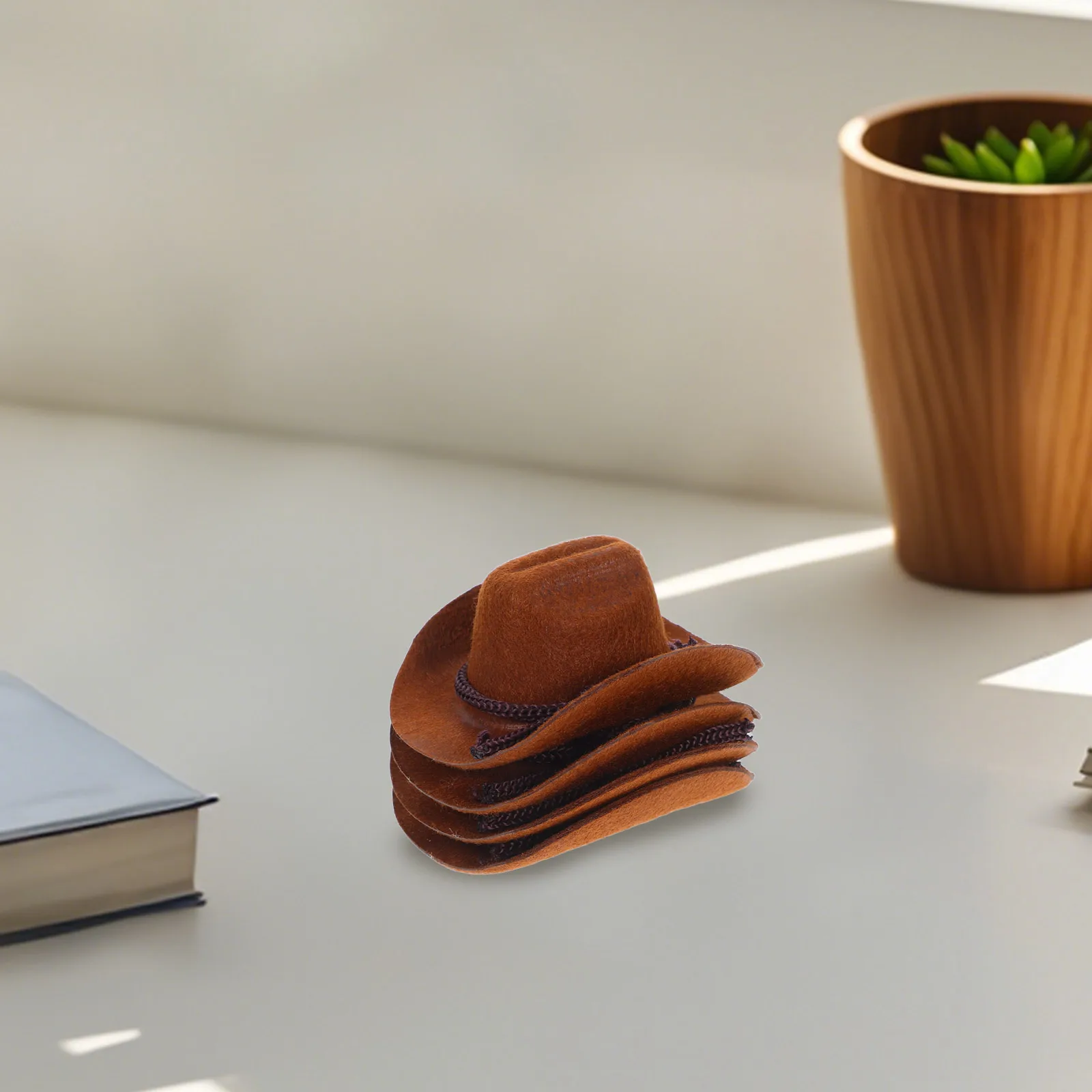 4 stuks mini gevlokte cowboyhoeden unieke popaccessoires westerse feestdecoraties kleine hoeden voor beeldjes