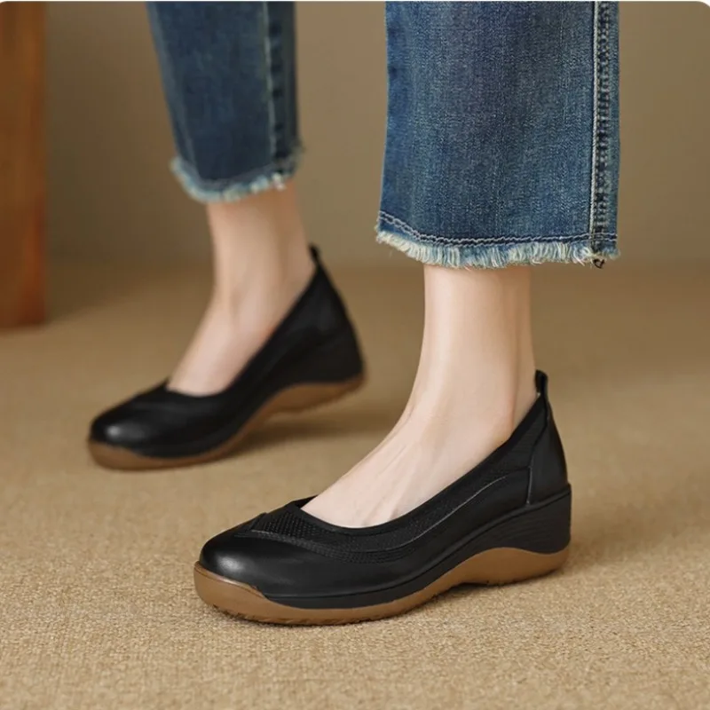 Women's Slip-On Wedge Flats - Minimalist Casual Shoes with Cushioned Sole & Stable Low-Heel Design for Everyday Comfort