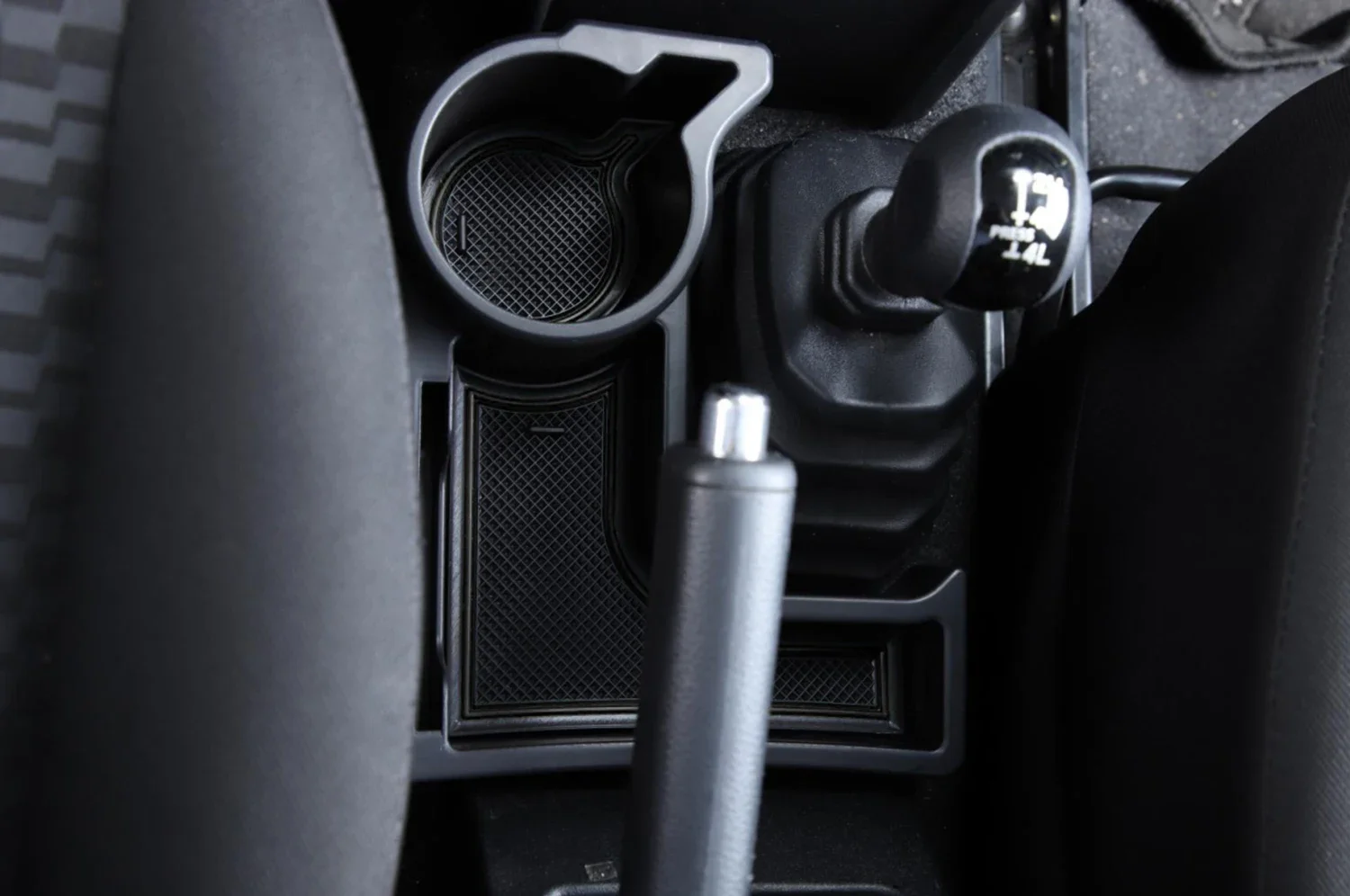 Mittelkonsolen-Armlehnen-Aufbewahrungsbox für Suzuki Jimny JB64/JB74 2018-2025, ausziehbare PU-Leder-Armlehne mit Getränkehalter – Detail 3