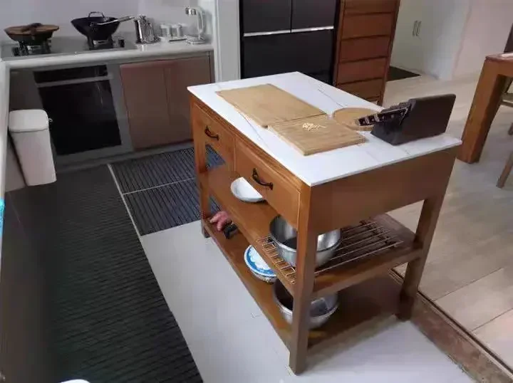 Armário lateral de jantar de madeira maciça retrô americano, cozinha moderna, operação de plataforma de ilha, mesa de cozinha, mesa de jantar para sala de estar