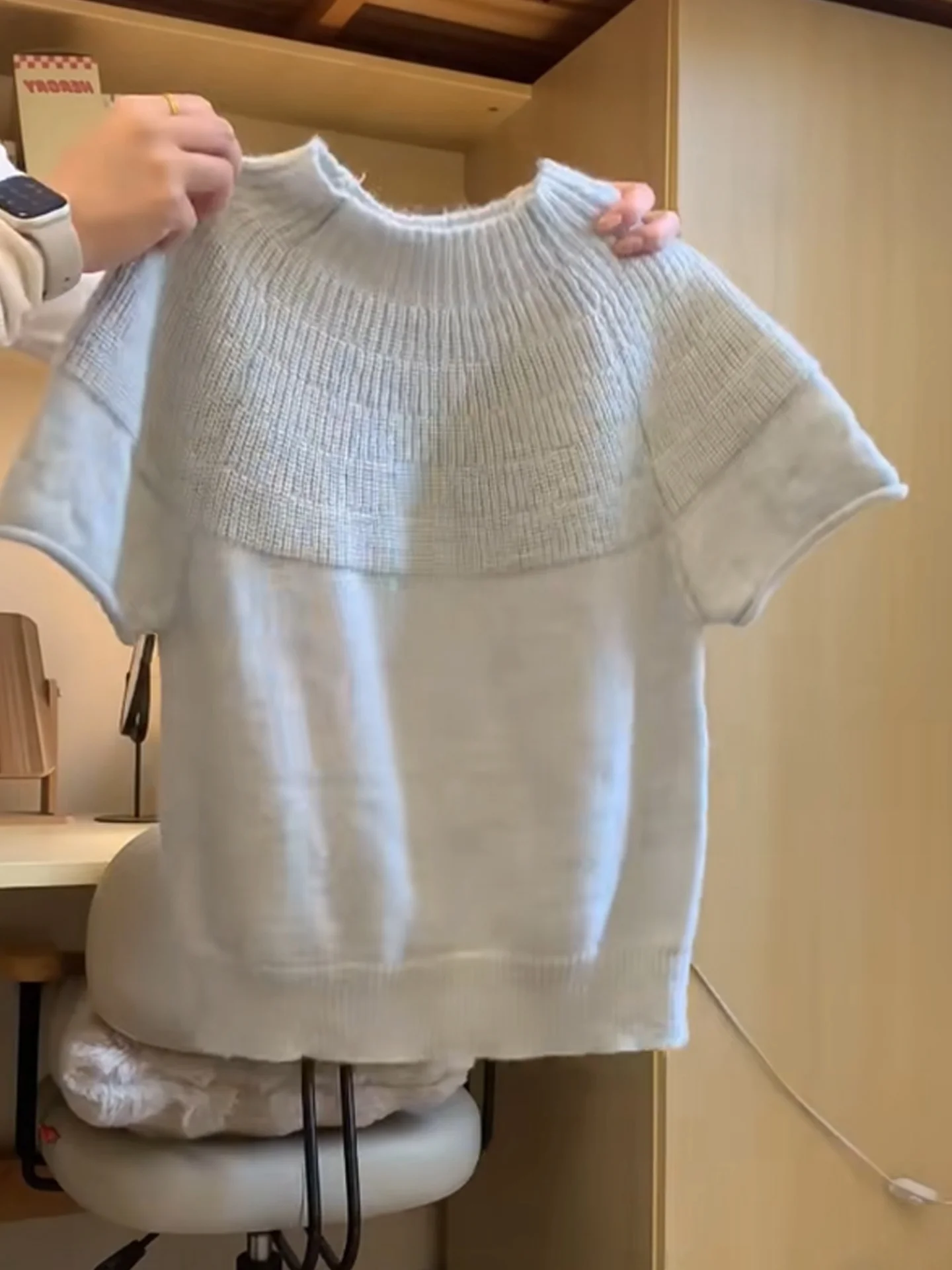 

Модный вязаный пуловер с коротким рукавом в корейском стиле, весна 2026, мягкий, для повседневной носки, свободный крой, цельный.