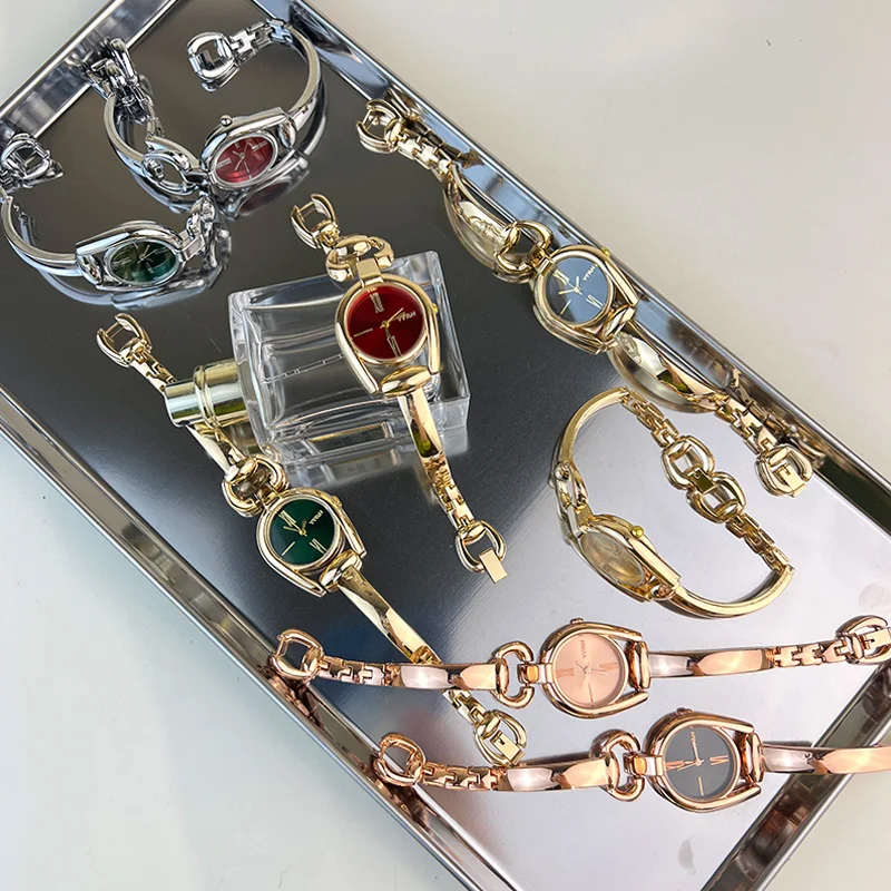 المألوف ريترو زر معصمه سوار كوارتز ساعة للنساء عادية الراقية يشعر نموذج جديد سوار ساعة نسائية