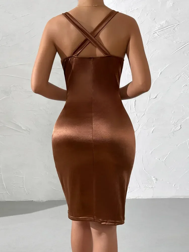 فستان مكشكش من الساتان المرن بفتحة رقبة على شكل V عميقة للنساء رداء صيفي بدون أكمام وظهر مكشوف فستان حفلات النادي