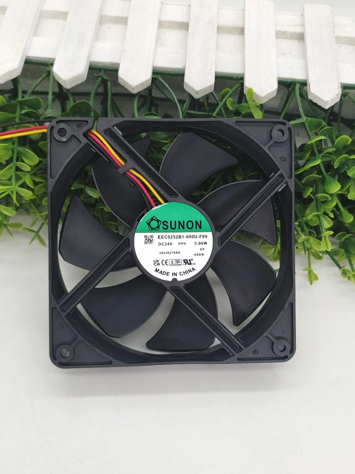 

EEC0252B1-000U-F99 24V 5W 12025 DETECTION COOLING FAN 12 CM