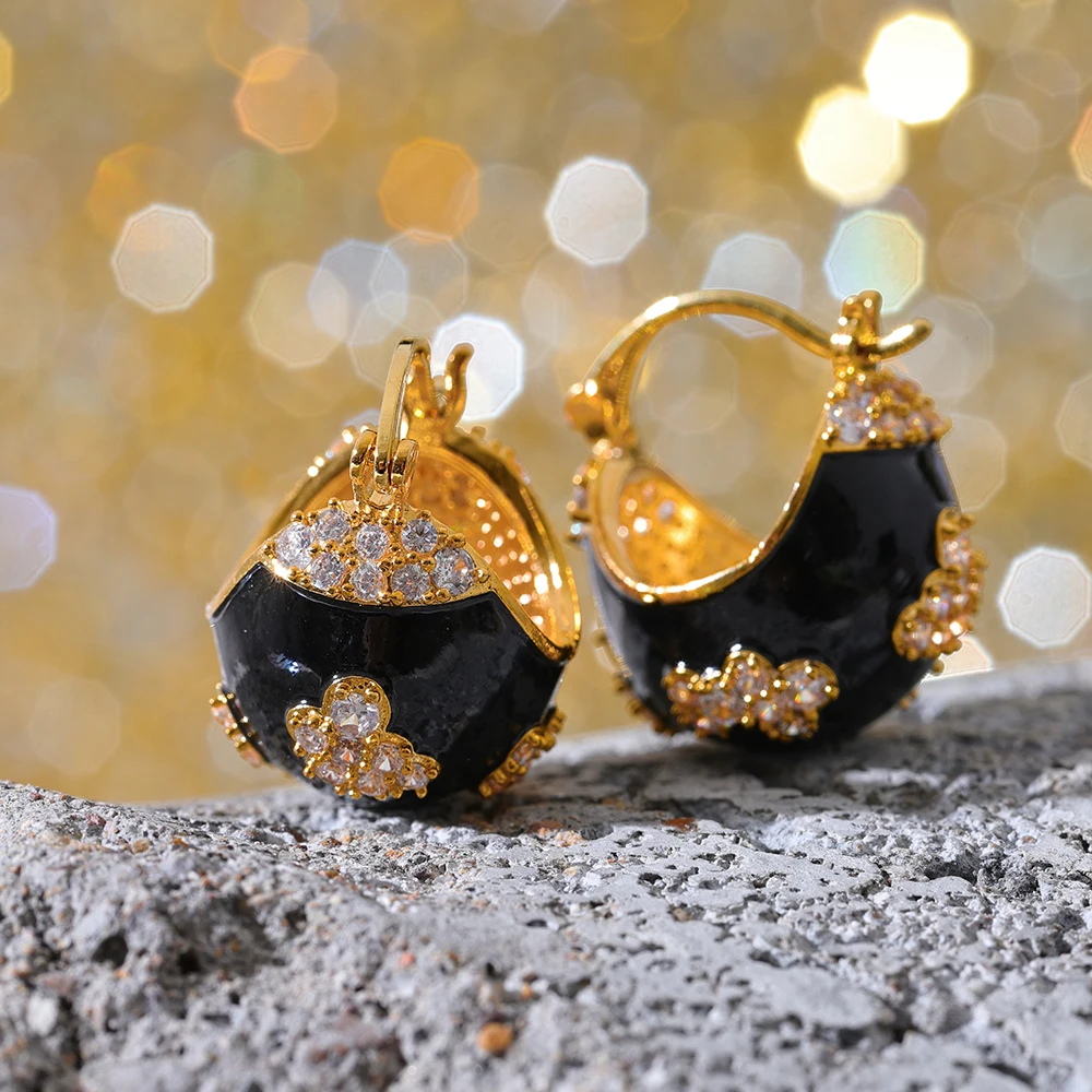 Mchic เซอร์โคเนียเคลือบสีดำสีขาวแดงอ่อนแบบกลวงต่างหูห่วงแบบห่วงกลมมีสไตล์ไม่ซ้ำใครของขวัญเครื่องประดับแฟชั่นทองแดงที่สง่างามไม่ซ้ำใคร