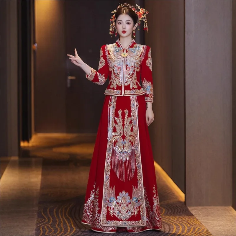 

New Chinese-style small-sized dragon and phoenix gown for the wedding ceremony