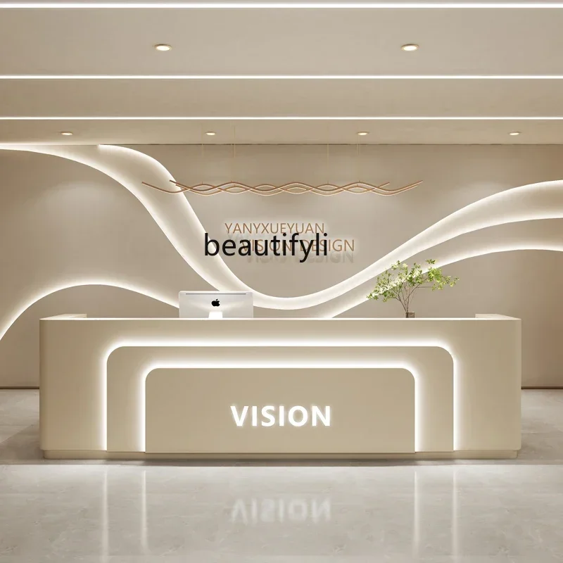 53 متجر لبيع الملابس الصغيرة، صالون تجميل، أمين الصندوق، مكتب الاستقبال، مكتب دليل عيادة الفم