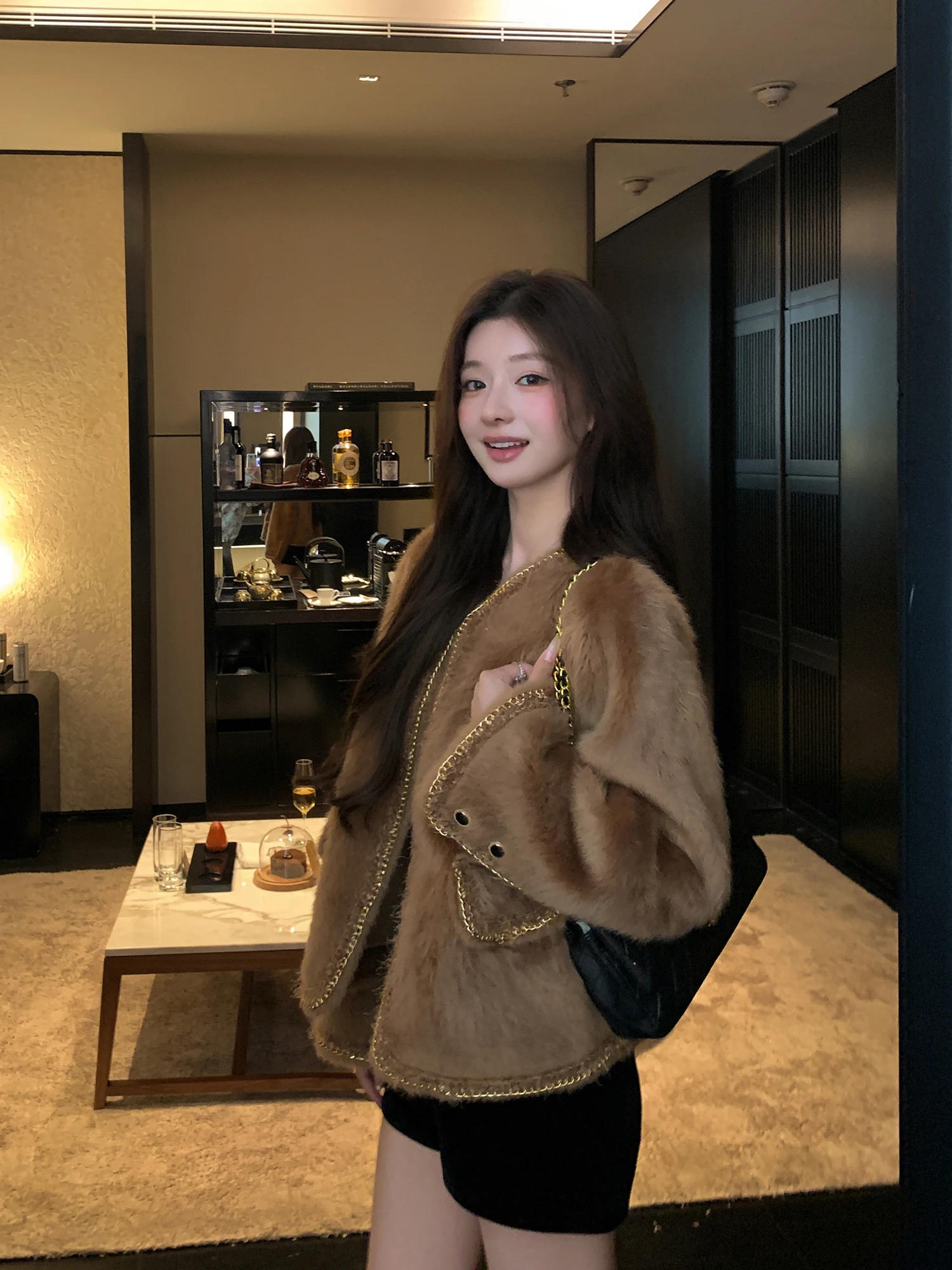 

LM Young Women's Lamb Fur Coat Winter Outerwear Woolen Quilted Cloak Stand Fit Long Sve round Ne No Hat