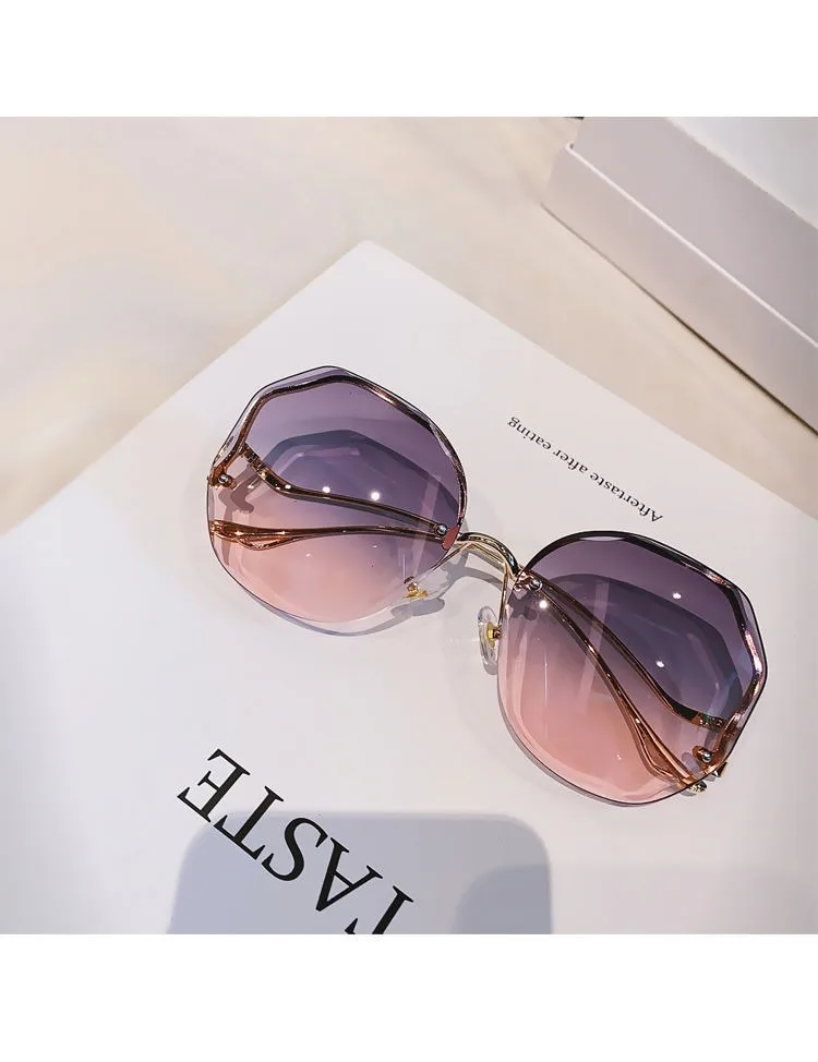 نظارات شمسية عصرية عصرية مضلعة بدون إطار بحافة مقطوعة للنساء بأرجل معدنية منحنية وصورة عصرية للشارع