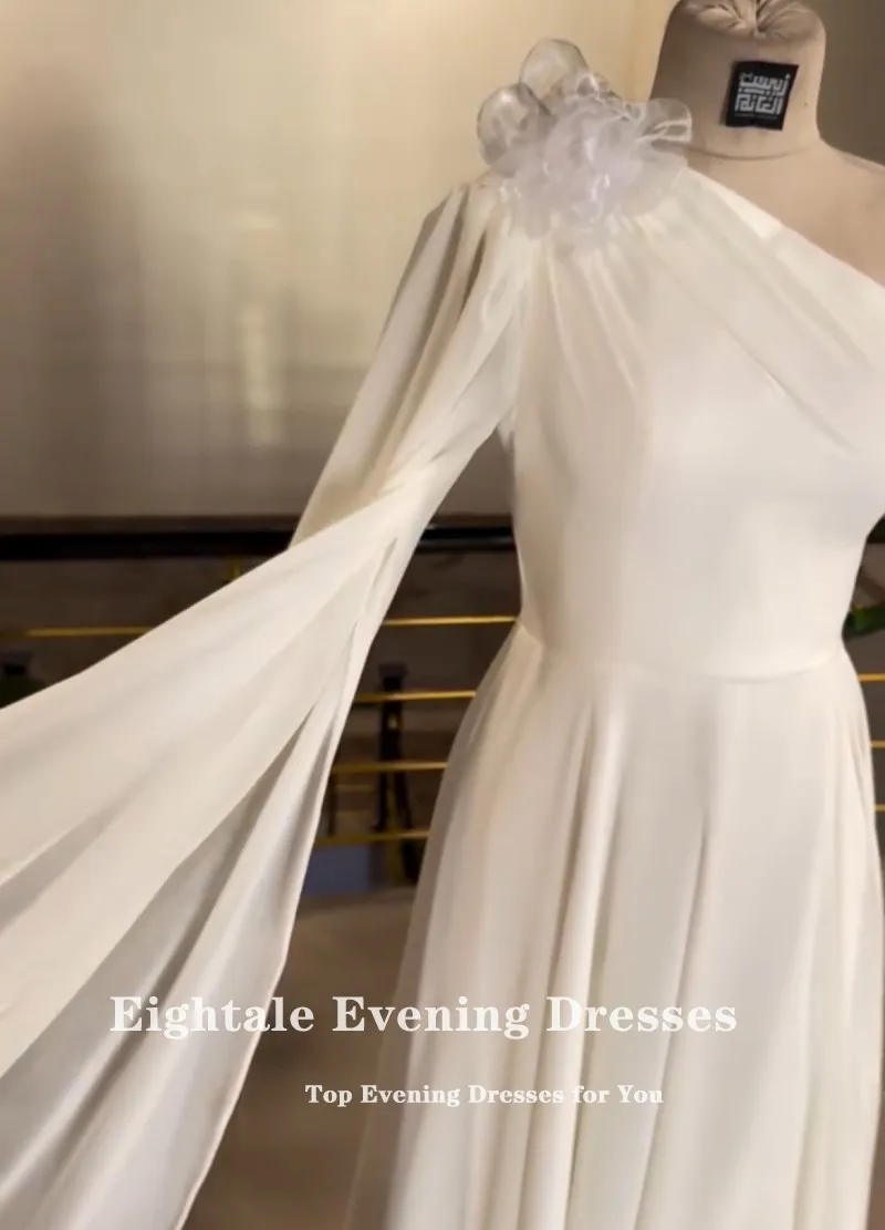 Eightale Arabisches Hochzeitskleid mit einer Schulter, maßgeschneidert, elfenbeinfarbenes Satin, Flügelärmel, muslimisches Brautkleid, A-Linie, Brautpartykleid