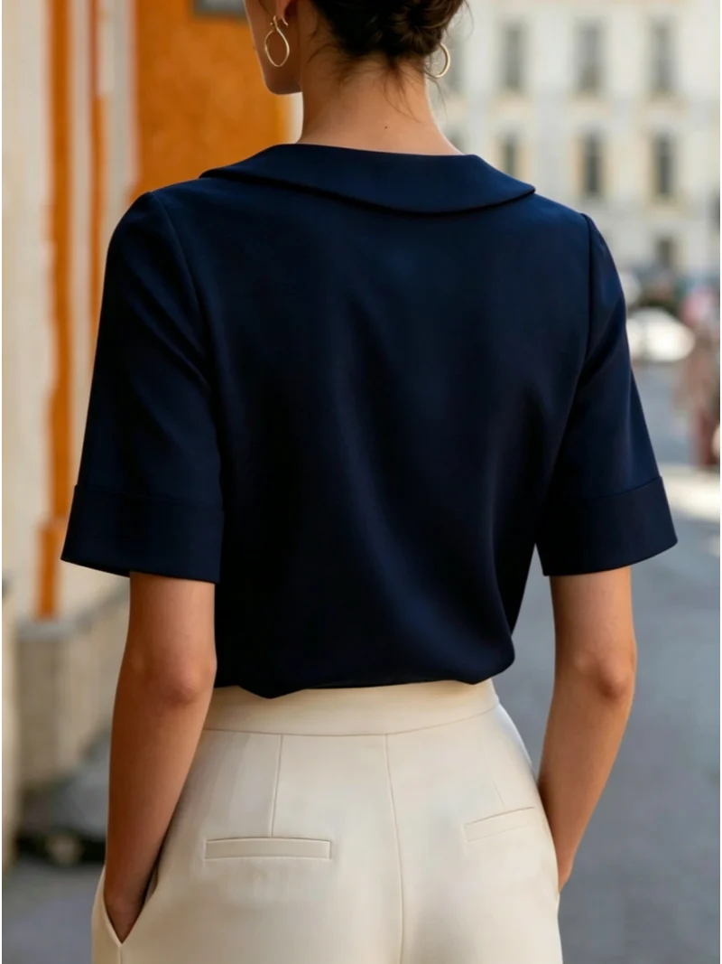 Elegante Kurzarmbluse mit abgerundetem Kragen und strukturierter Passform für Damen im Büro oder für formelle Anlässe. – Detail 8