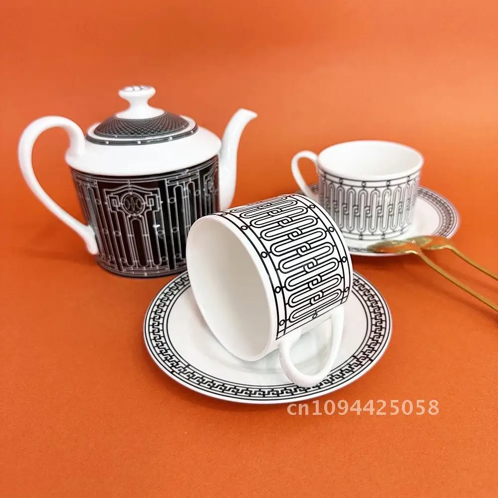 

Luxury Ceramic Coffee Cup Saucer Set Tulip Coffee Pot with Hand and Dish Milk Tea Cappuccino Tableware