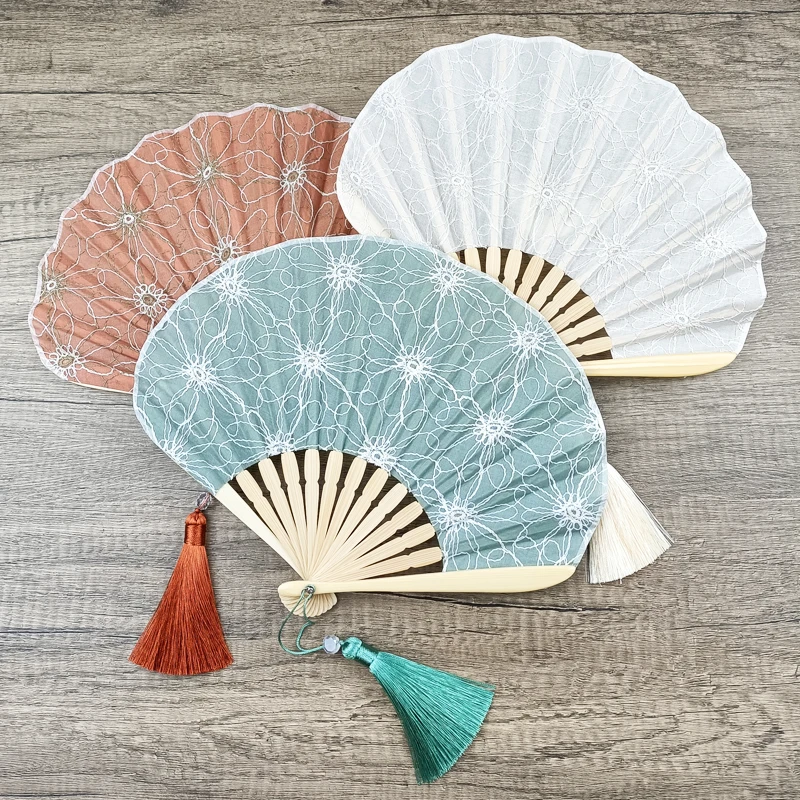 

25x21cm Chinese Style Embroidered Shell Fan Retro Hanfu Mini Tassels Folding Fan Women's Wedding Hand Fan Crafts Home Decoration