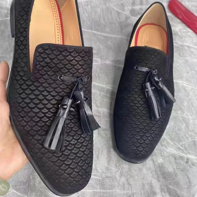 

Black Figure of Fish Scale Tassels Decor Men's Loafers Fashionable Comfort Slip On Men Shoes Handcraft Low Top Men Casual Shoes