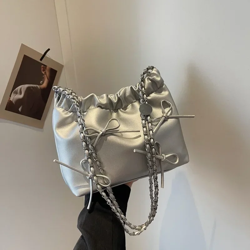 Sac à bandoulière en cuir argenté pour femme, petit nœud, sacs à main à bandoulière, sacs à main de fête, design mignon, style Y2K, nouveau, 2023