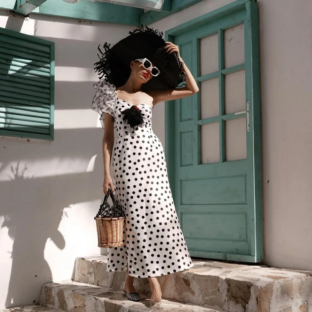 

2023 New Single-oulder Pleated Polka Dot One-Piece Swimsuit Women's Beach Vaion Swimwear Fixed Chest Pad Surf Suit