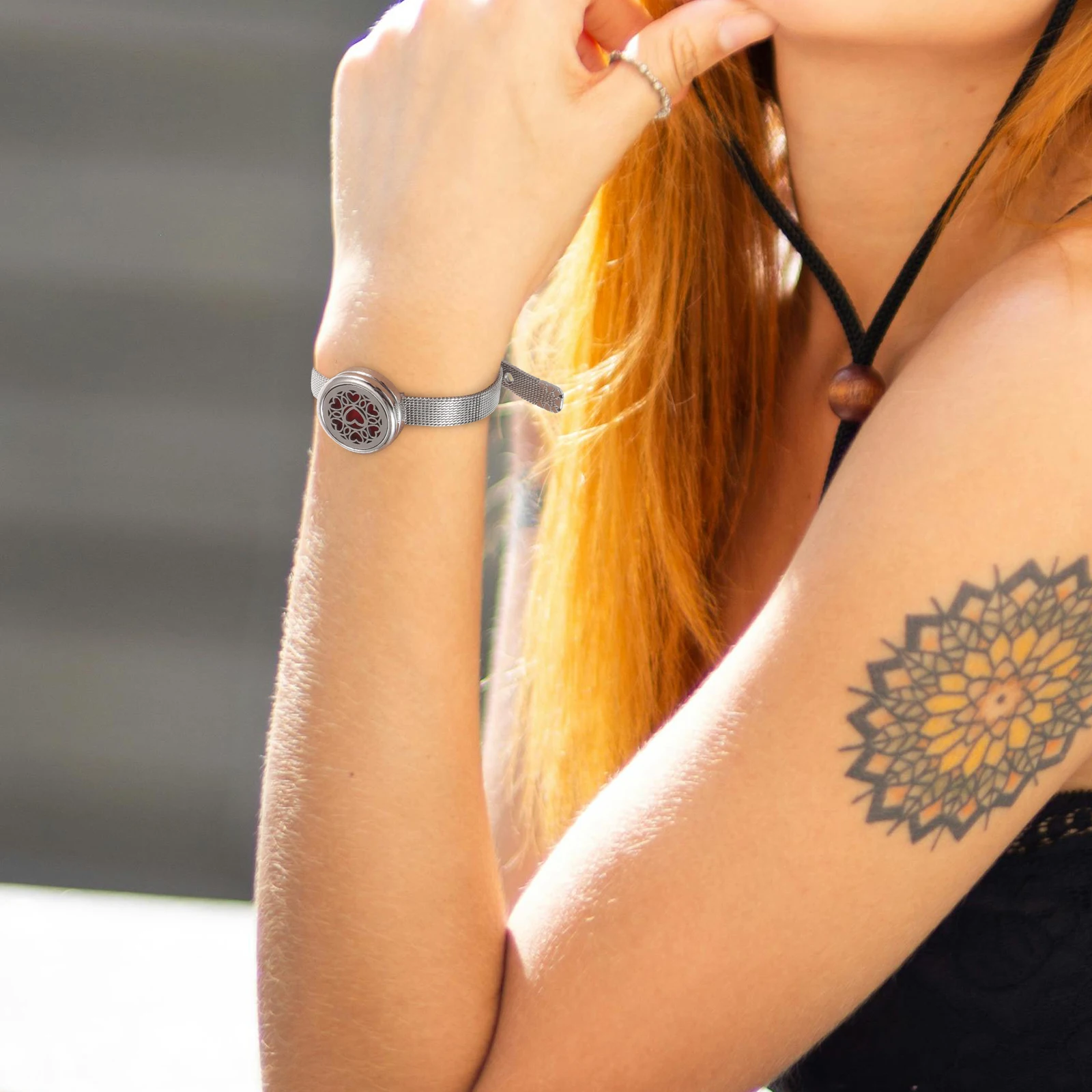 

Adjustable Aroma Bracelet Essential Oil Diffuser Hand Chain Relaxing Scented Jewelry Gift for Women Fashion