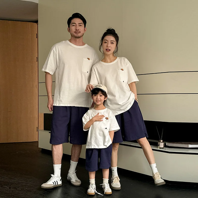 

Wholesal Family Outfits Mummy and Son Matching Clothes Daddy and Daughter Clothing Korean Dad Mom and Children T Shirts Sets