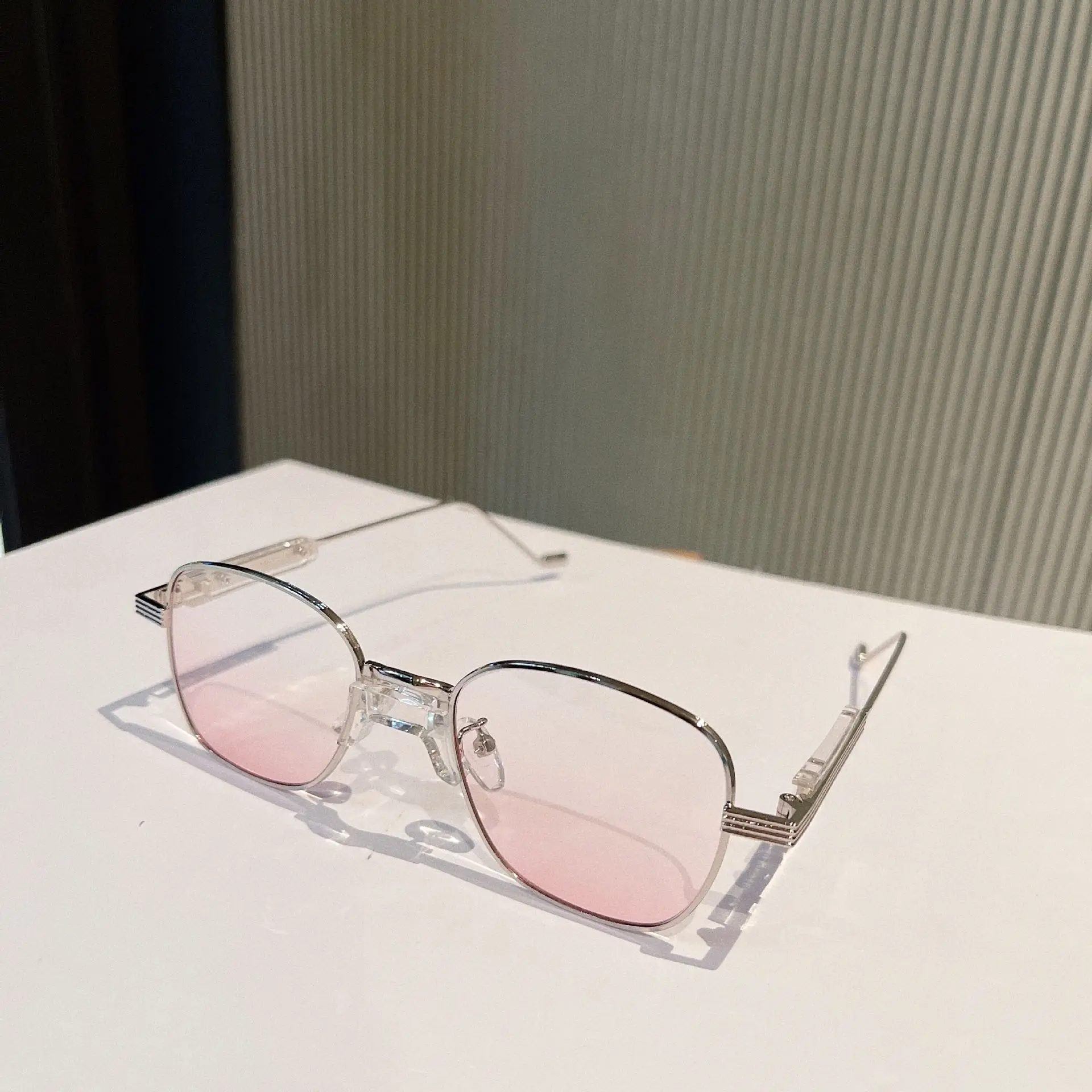 Korean Stylish Woman Sunglasses Gradient Pink Lenses Girls Decorative Glass Fashion Trendy Travelling Female Sunglass